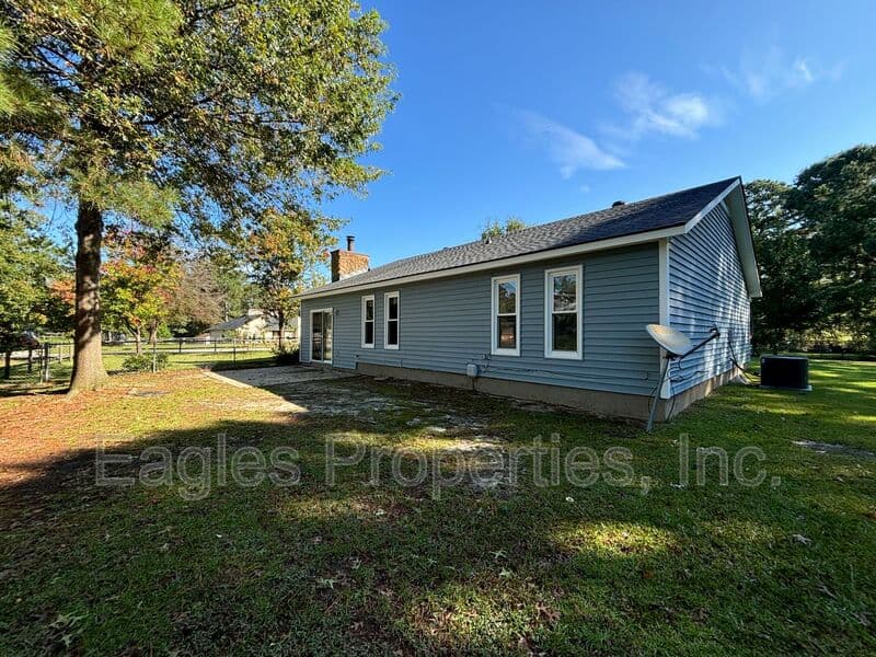 Dudley House: 102 Lakehurst Dr