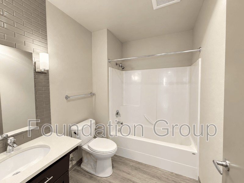 Seattle House: 2400 E Boston St