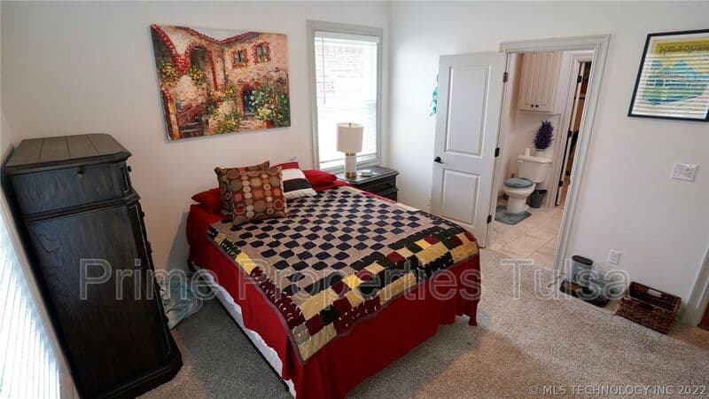 Jenks House: 12912 S 6th St
