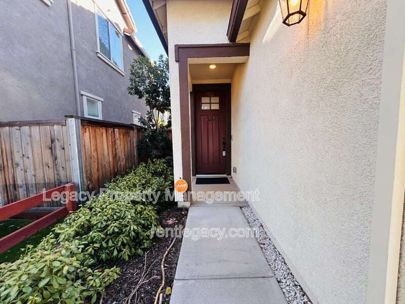 Vacaville House: 320 Fruitvale Rd
