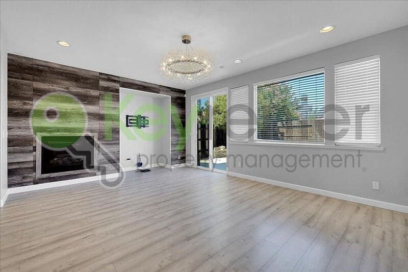 Lincoln House: 1740 Allenwood Circle