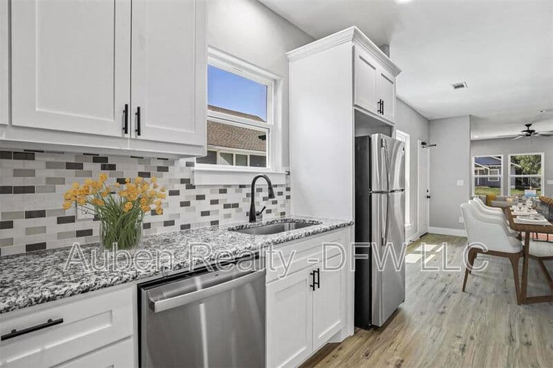 Denison House: 512 E Heron Street