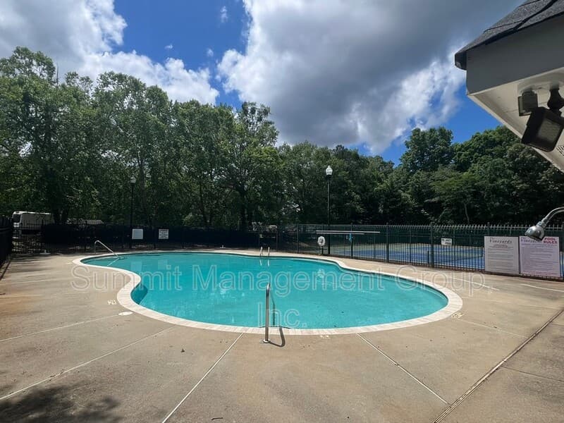 McDonough House: 1157 Chateau Terrace