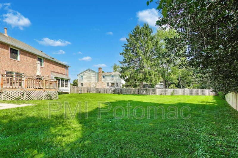 Potomac House: 7724 Fontaine Street