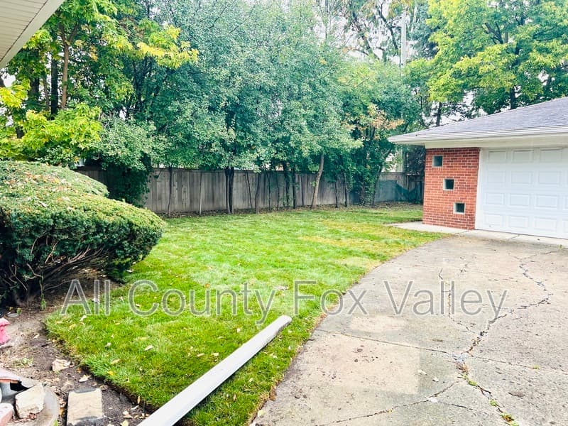 Park Ridge House: 239 N Redfield Court