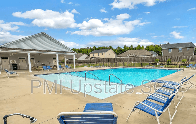 Fountain Inn House: 743 Fountainbrook Ln