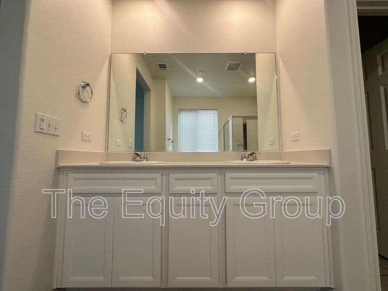 Visalia House: 2231 South Lebec St