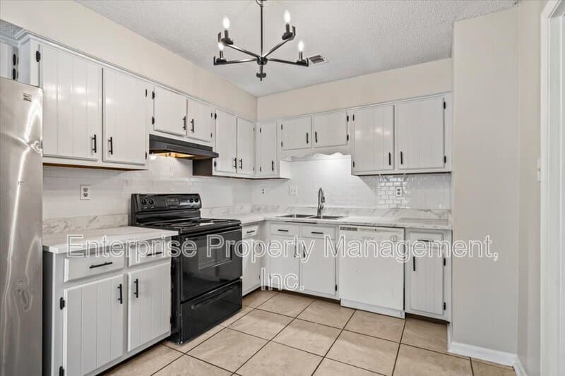 Memphis House: 7103 Tagen Dr