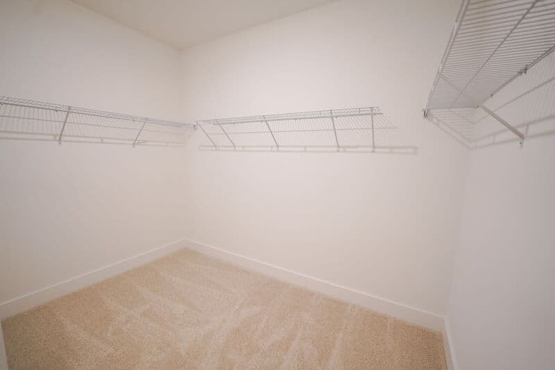 Bloomingdale House: 128 Kingswood Cir