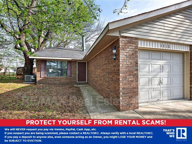 Fayetteville House: 4418 W Acoma St