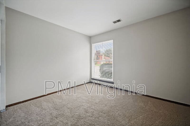 Norfolk Townhome: 1474 E Tanners Creek Dr