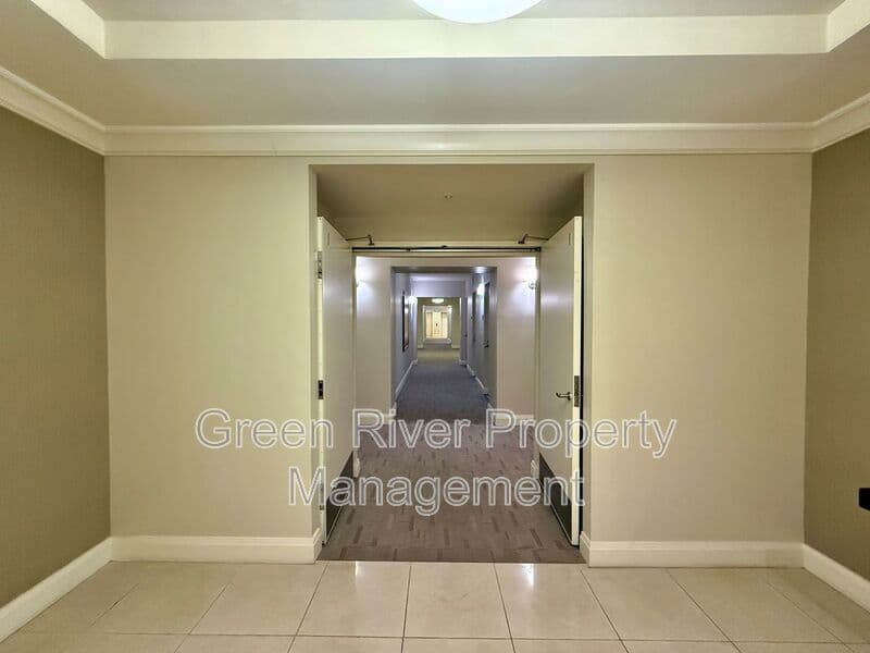 Jacksonville House: 1431 Riverplace Boulevard