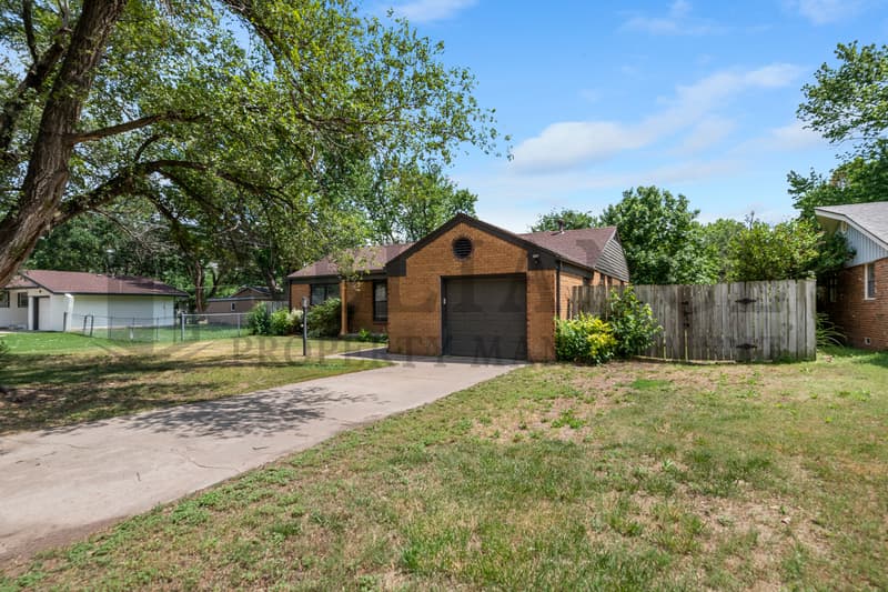 Wichita House: 7315 West Galoway