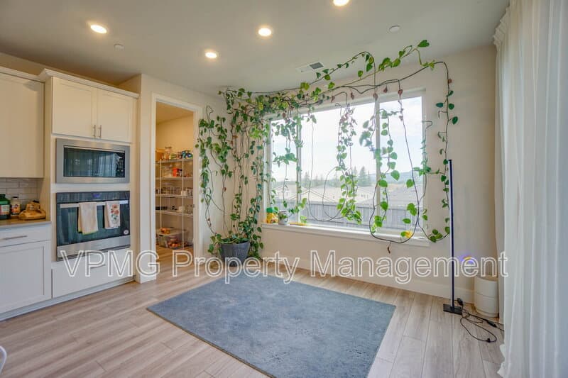 Washougal House: 359 W Koa St