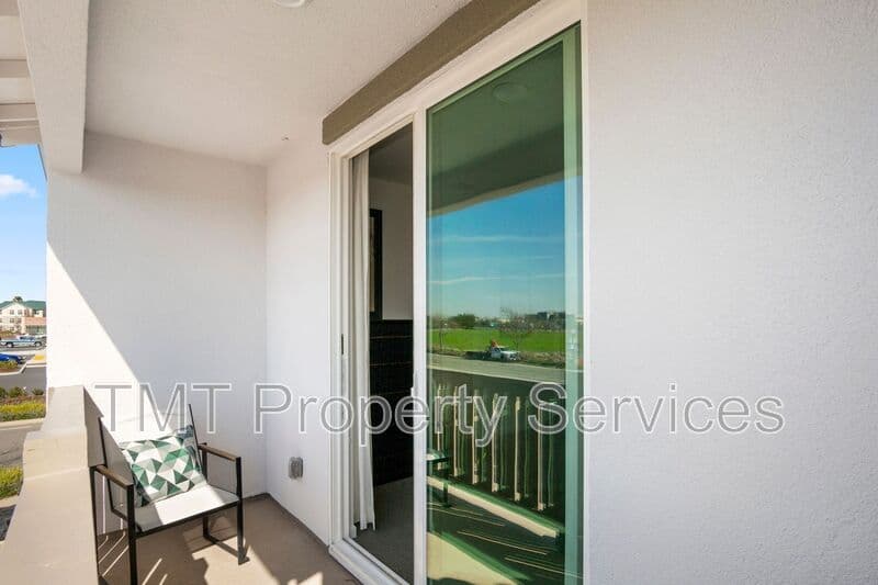 Sacramento Townhome: 31 Advantage Court