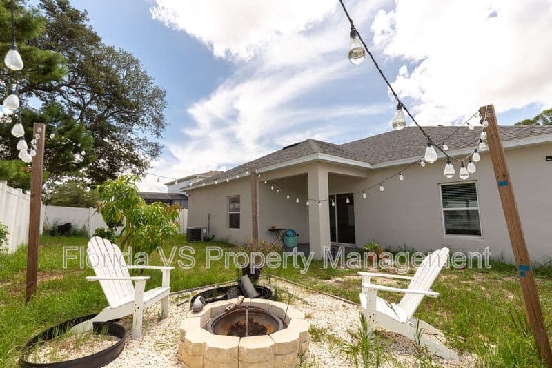 Poinciana House: 217 Fig Ct