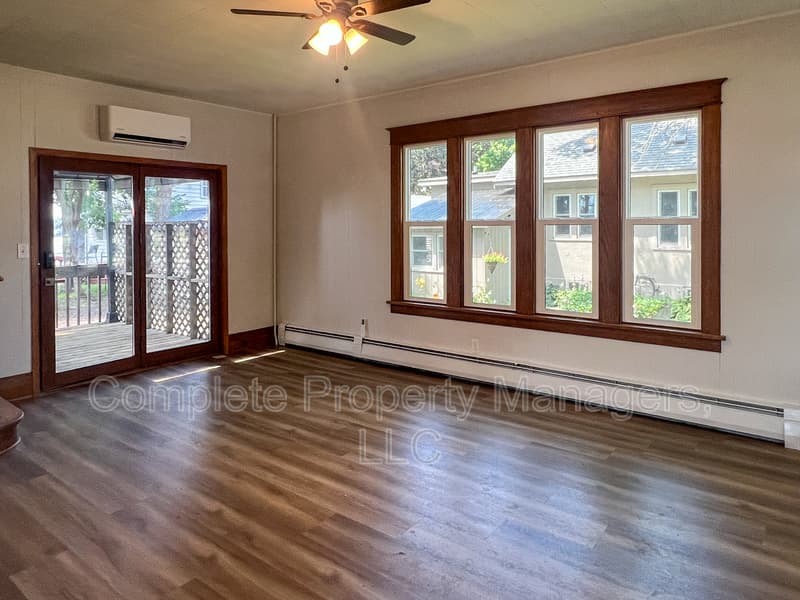 Albert Lea House: 711 Clausen Avenue