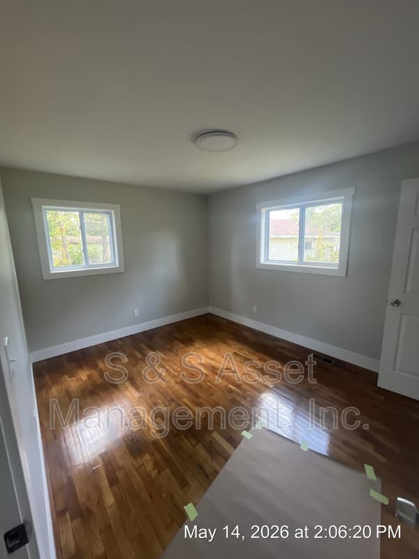 Lansing House: 4106 Stillwell Avenue
