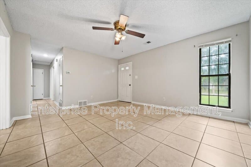 Memphis House: 7103 Tagen Dr