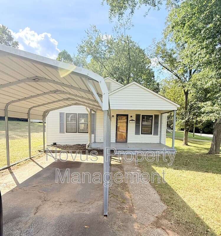 Tallapoosa House: 126 Kiker Street