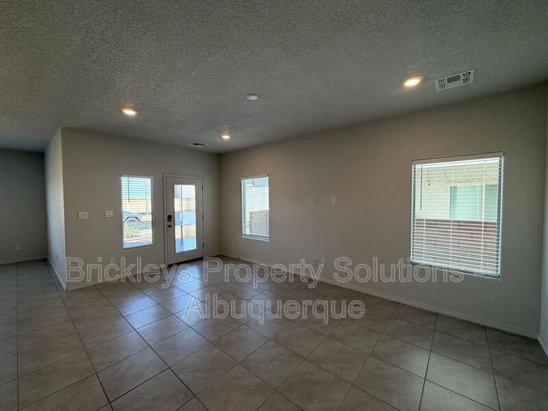 Albuquerque House: 6118 Chicago Dr SE