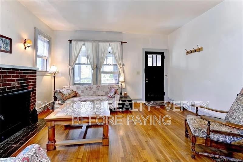 Williamsburg House: 207 Nelson Ave