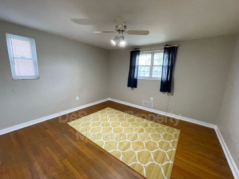 Pittsburgh House: 157 Merritt Avenue