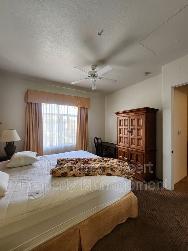 La Quinta Condo: 50650 Santa Rosa Plaza