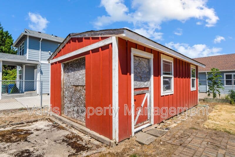 Independence House: 415 South 11th Street