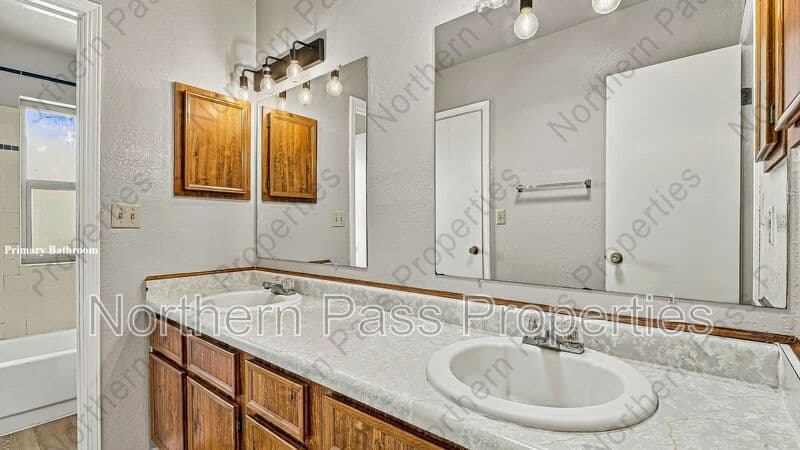 El Paso Townhome: 11108 Vista Lago