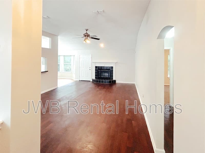 Orange Park House: 383 Turtle Dove Dr