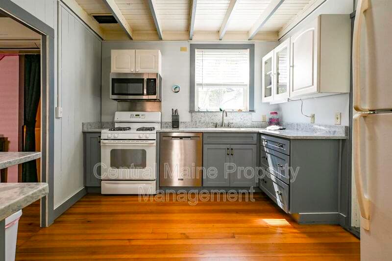 Old Orchard Beach House: 20 13th Street