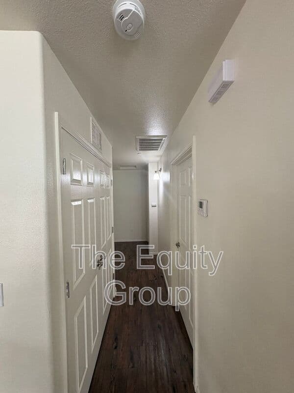 Tulare House: 2109 Bella Oaks Drive