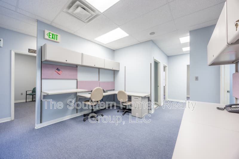 Etowah House: 305 Grady Road - 1