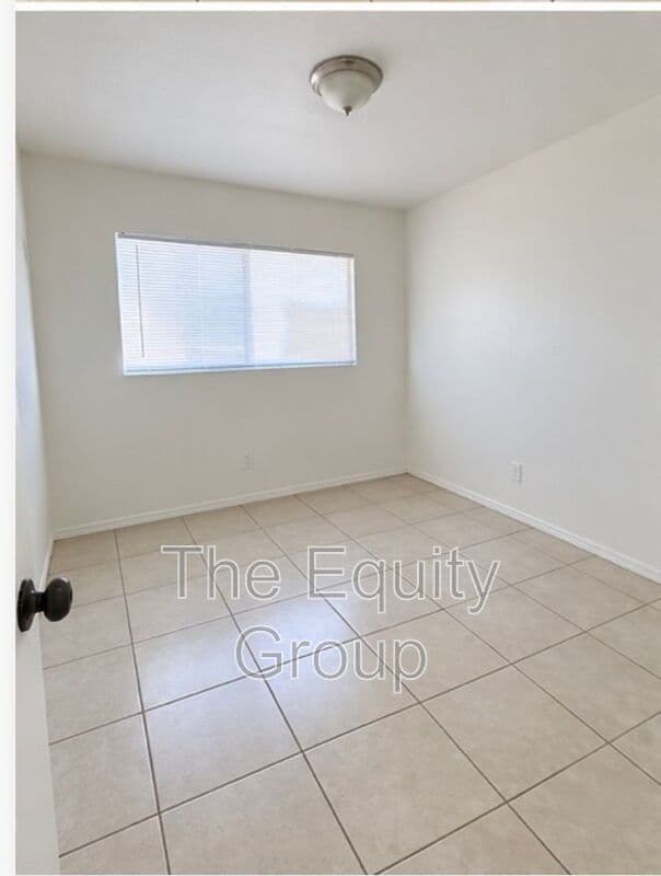 Dinuba House: 240 W Whittaker Way