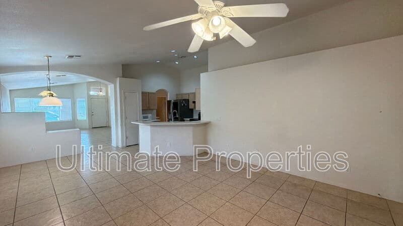 Peoria House: 8002 W Salter Dr