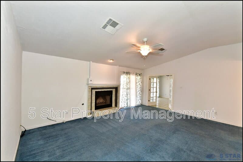 El Paso House: 14101 Koshare Ct