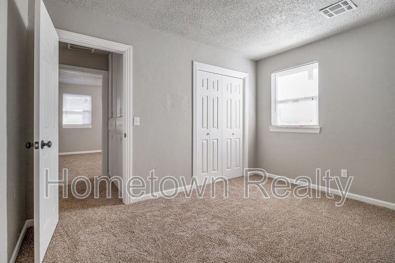 Edmond House: 208 W 5th Street