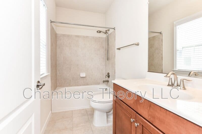 Ashburn House: 21026 Potomac Trail Cir
