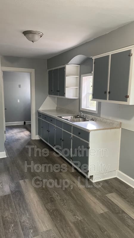 Sweetwater Condo: 303 South Oak Street - 2