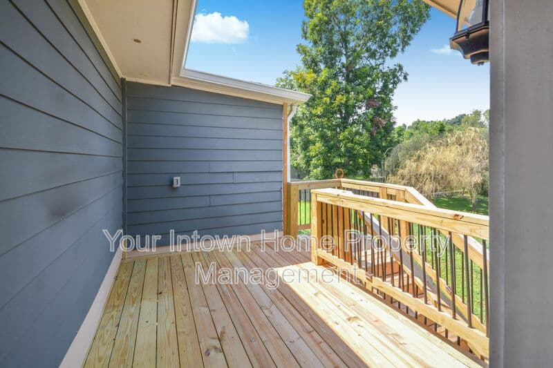 Atlanta House: 959 Dill Ave SW