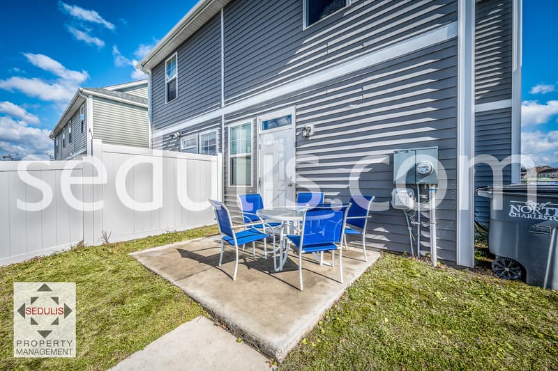 North Charleston House: 3923 Four Poles Park Drive