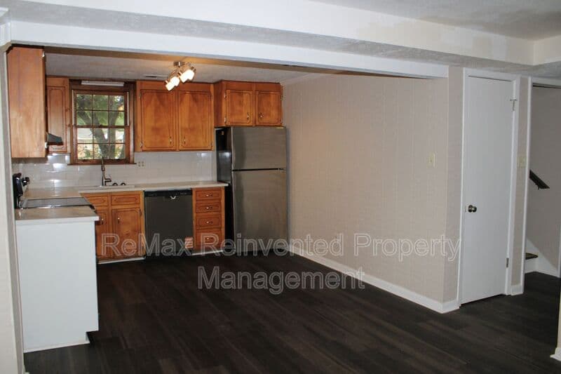 Aiken House: 3328 Vaucluse Rd.