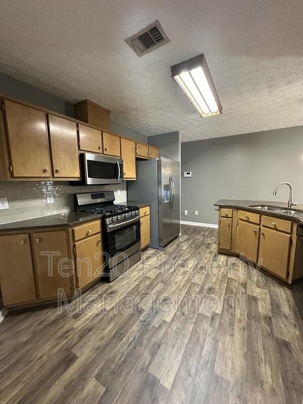 Columbus House: 7124 Vinings Court