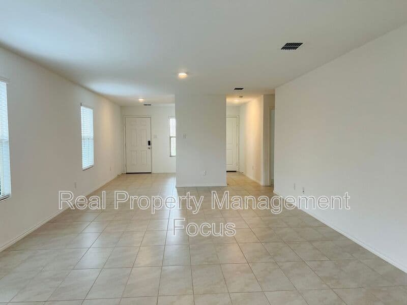 Oak Point House: 3401 Harper St