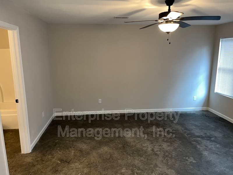 Memphis House: 2645 Mirror Avenue