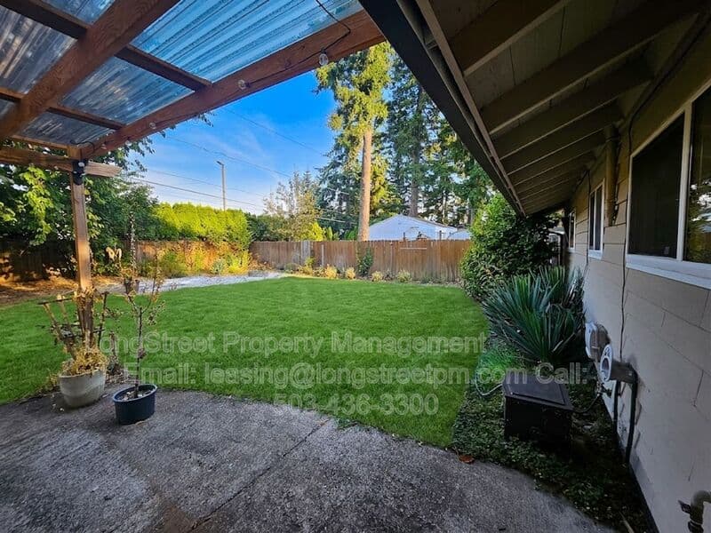 Portland House: 622 SE 137th Ave