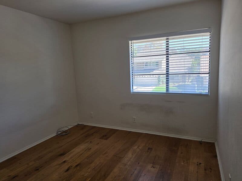 Irvine House: 25 Lucero West