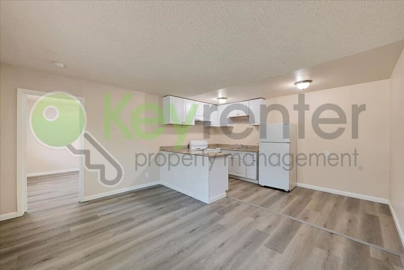 Sacramento House: 1071 Santiago Ave