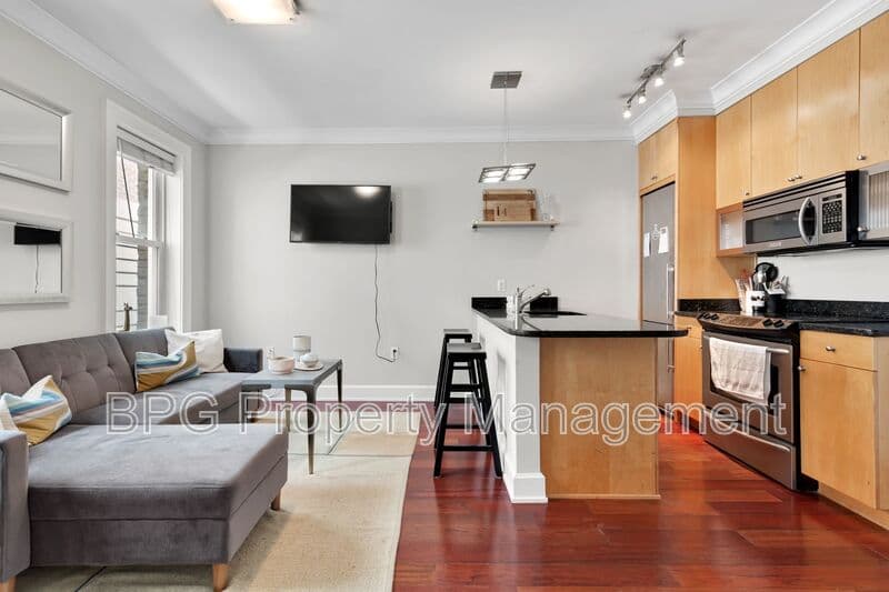 Washington Condo: 1121 24th ST. NW